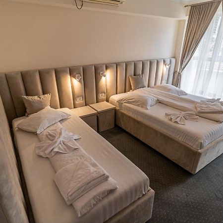 Camere De Inchiriat Elisei Timişoara Buitenkant foto