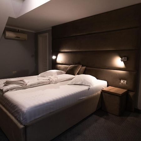 Camere De Inchiriat Elisei Timişoara Buitenkant foto