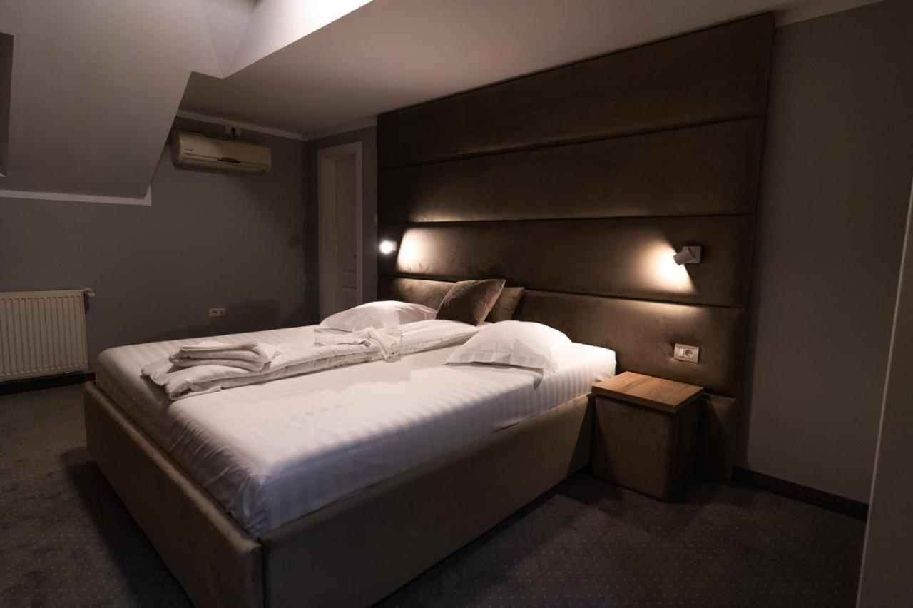 Camere De Inchiriat Elisei Timişoara Buitenkant foto